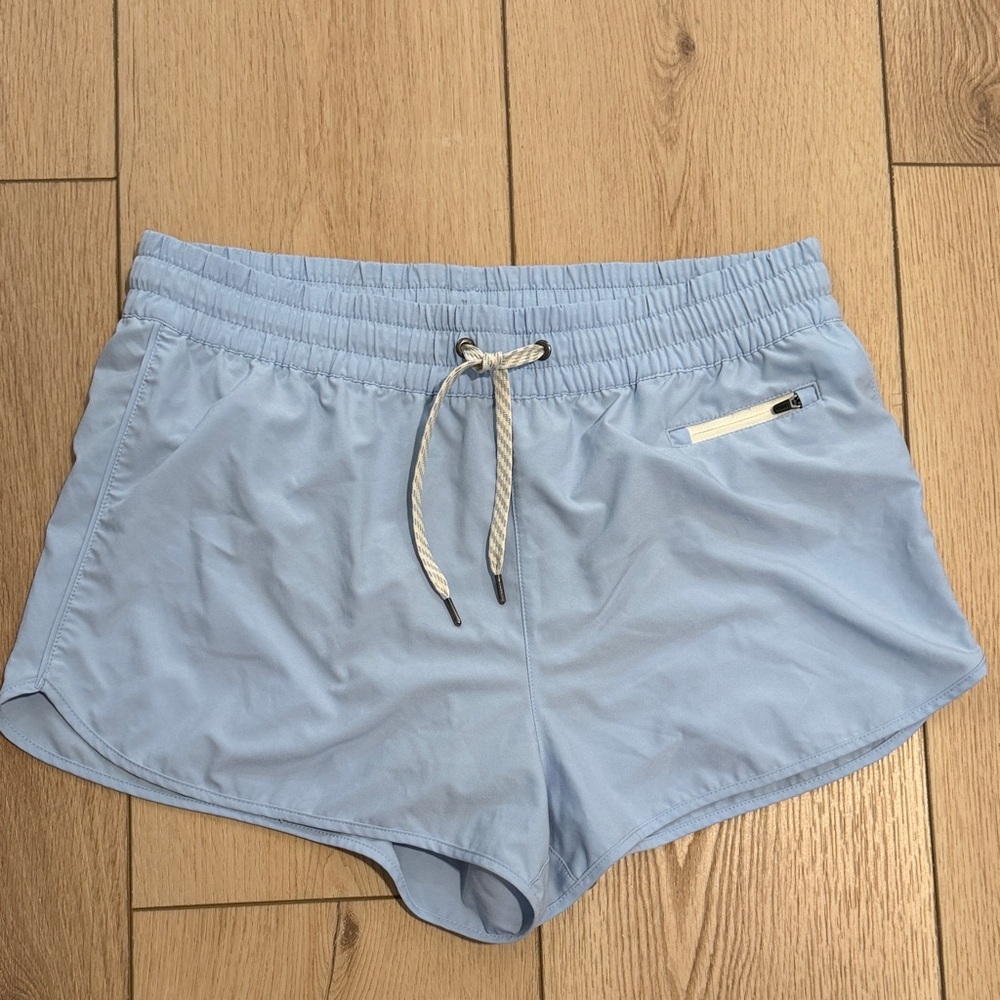Vuori Clementine 2.5” shorts XL worn once